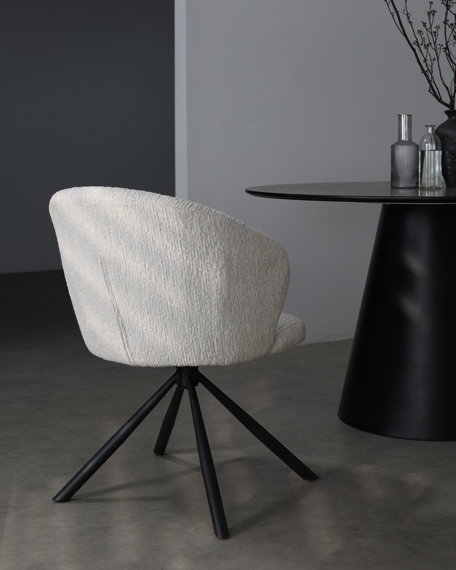 Hvite svingbare spisestuestoler Hvite svingbare spisestuestoler