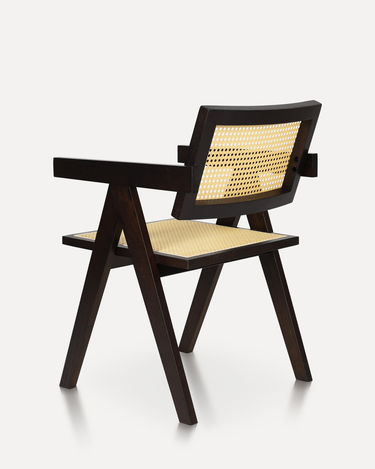 Minimalistisk rotting tre spisestoler Minimalistisk rotting tre spisestoler