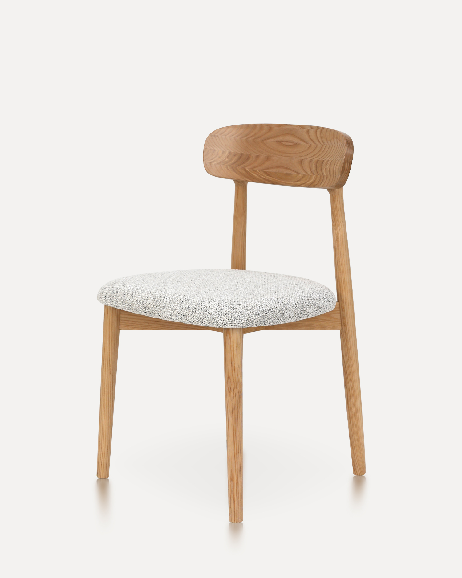 Valnøtt-tonede klassiske trestoler Valnøtt-tonede klassiske trestoler