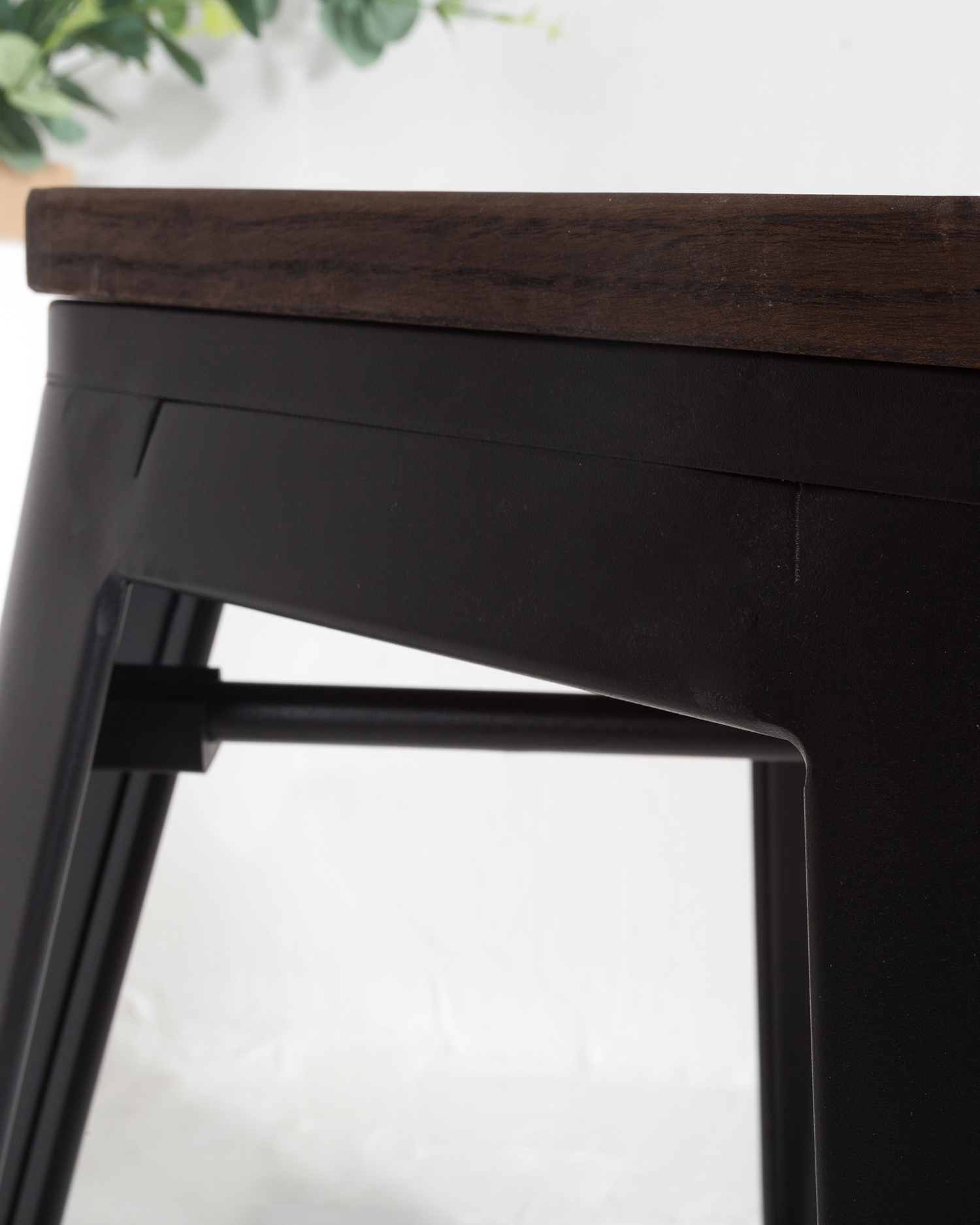 Industrielle tresidige designstoler Industrielle tresidige designstoler